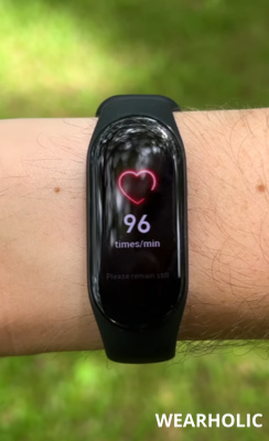 Xiaomi fitness tracker with movement reminder