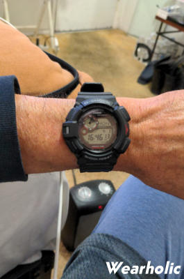 digital watch with temperature sensor